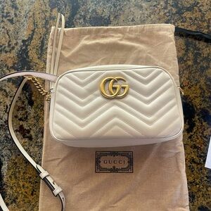 ***AUTHENTIC*** WHITE GG MARMONT SMALL SHOULDER BAG